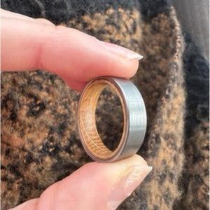 6mm Whiskey Barrel Ring Silver Tungsten Wedding Band Mens Ring

Size 9 US